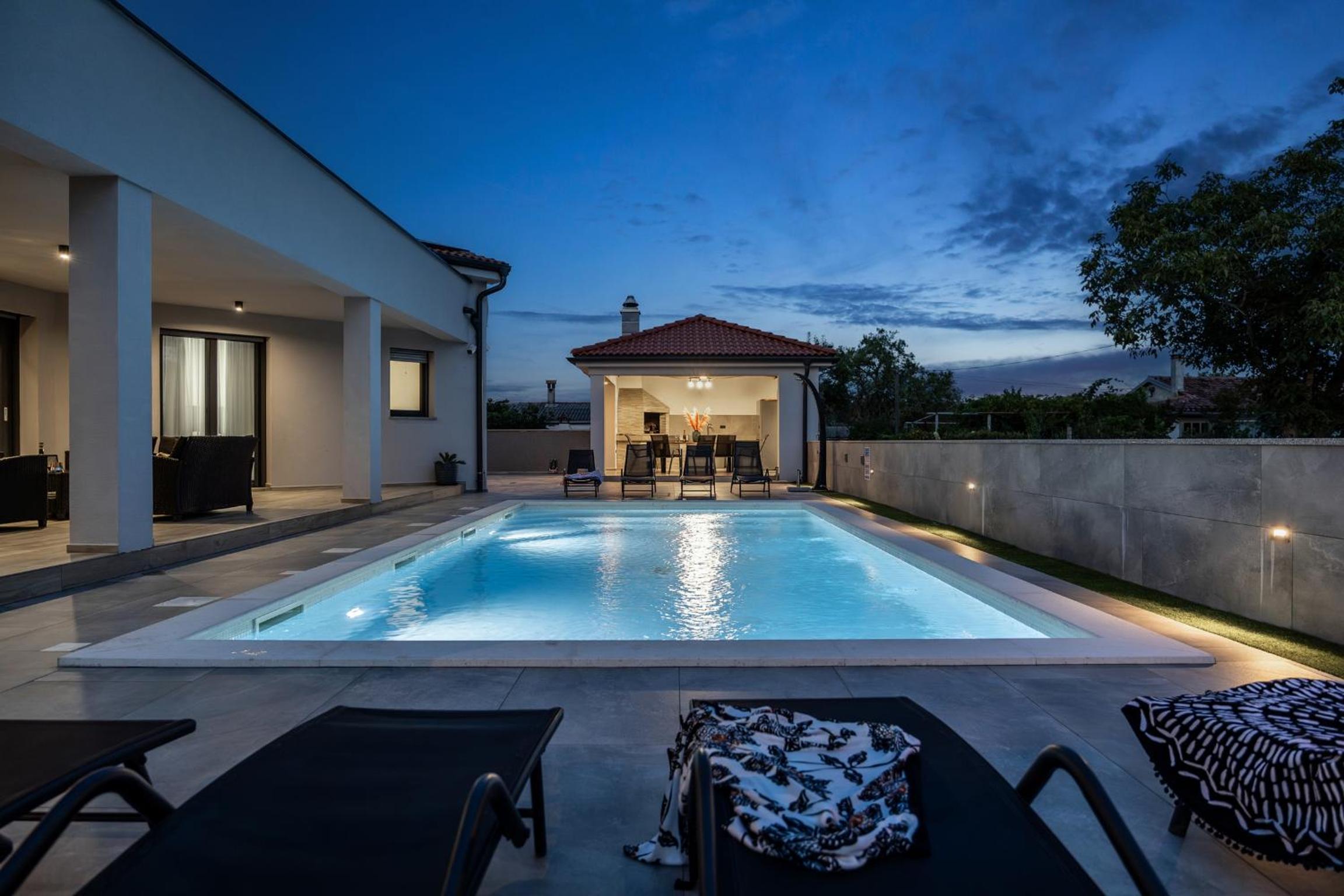 Villa Speranza with Illuminated Pool view 4