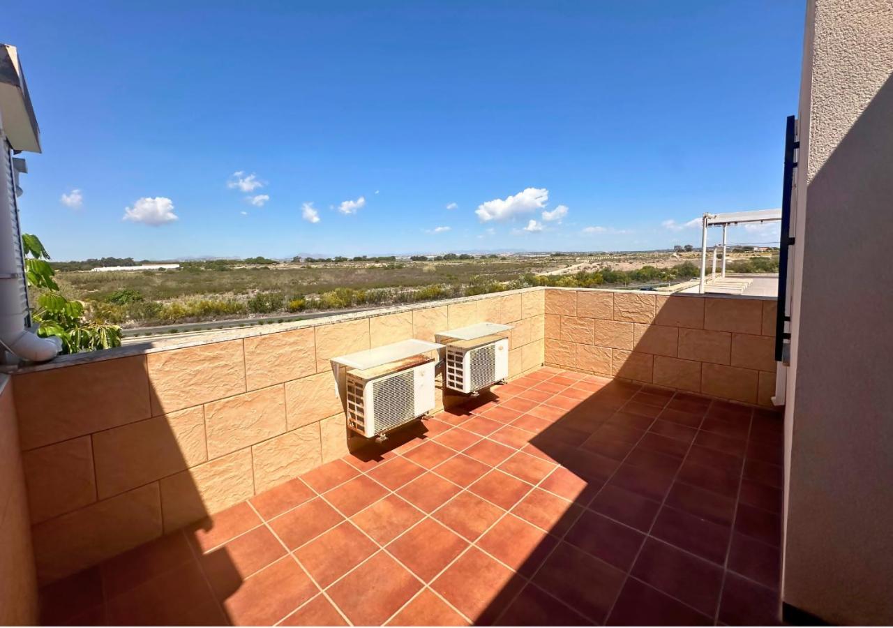 Bungaló en La Mata en urbanización con piscina