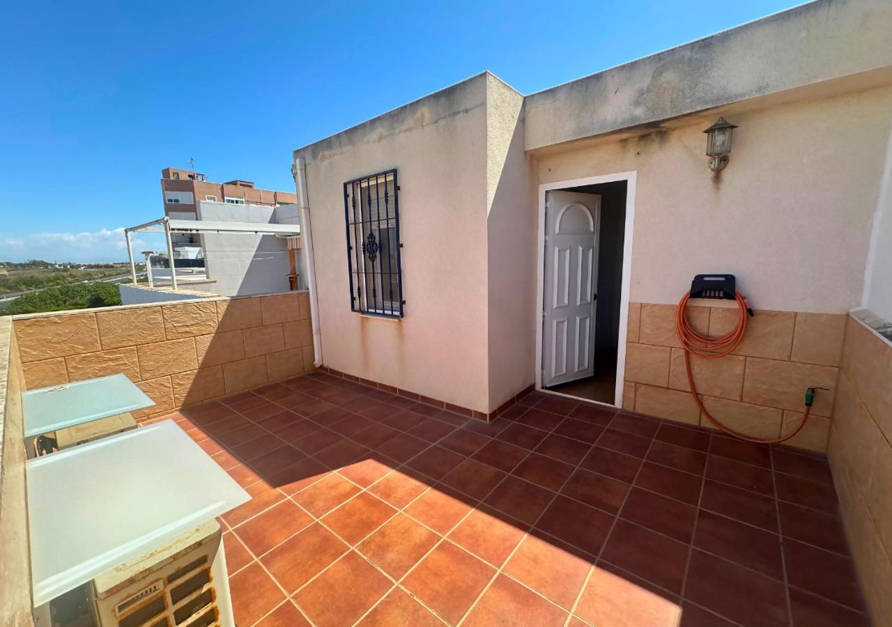 Bungaló en La Mata en urbanización con piscina