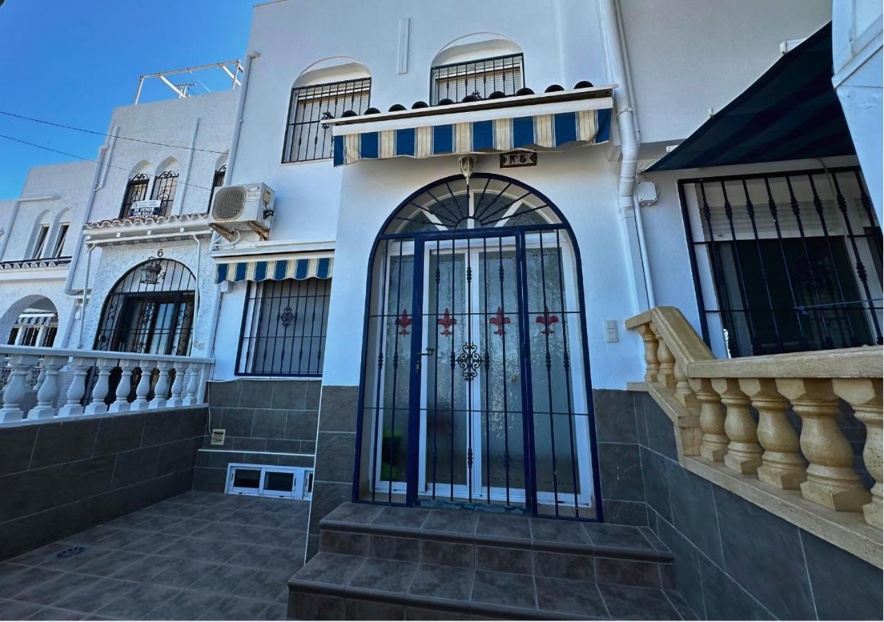 Bungaló en La Mata en urbanización con piscina