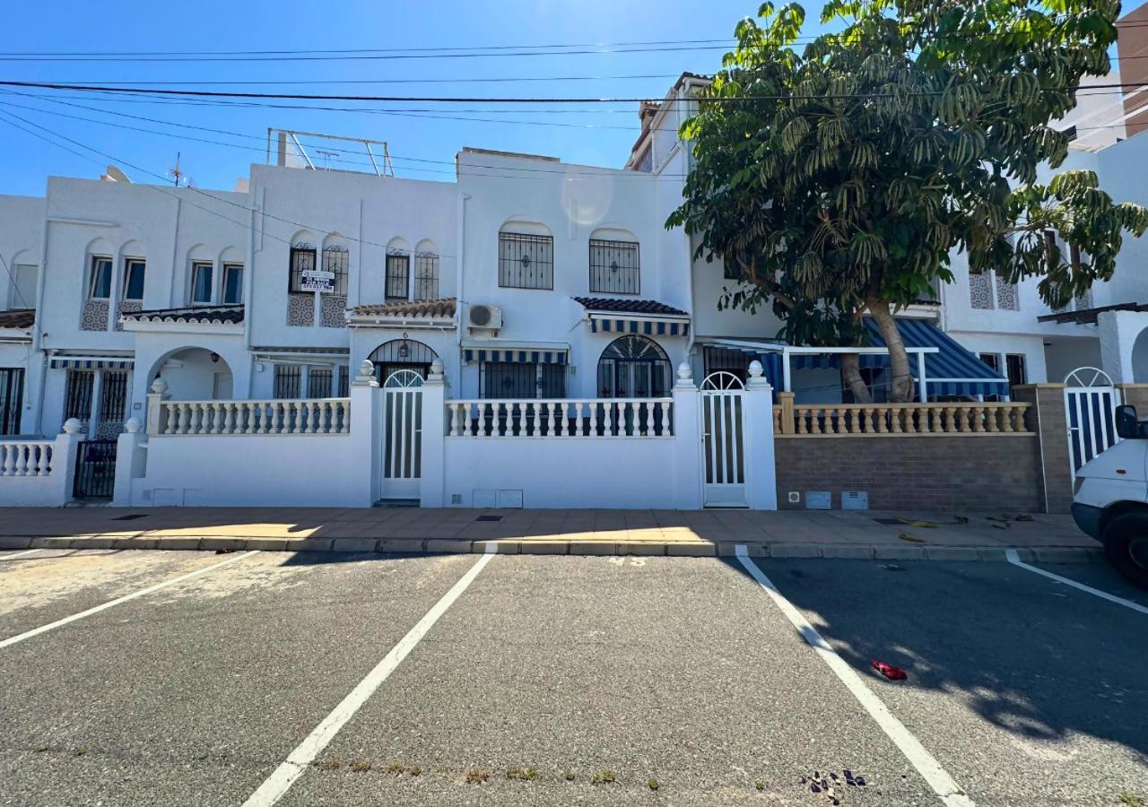 Bungaló en La Mata en urbanización con piscina