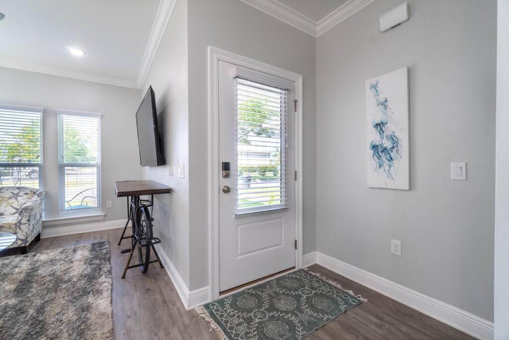 Urban Vista & Flat - Family Friendly, Downtown Pensacola view 4
