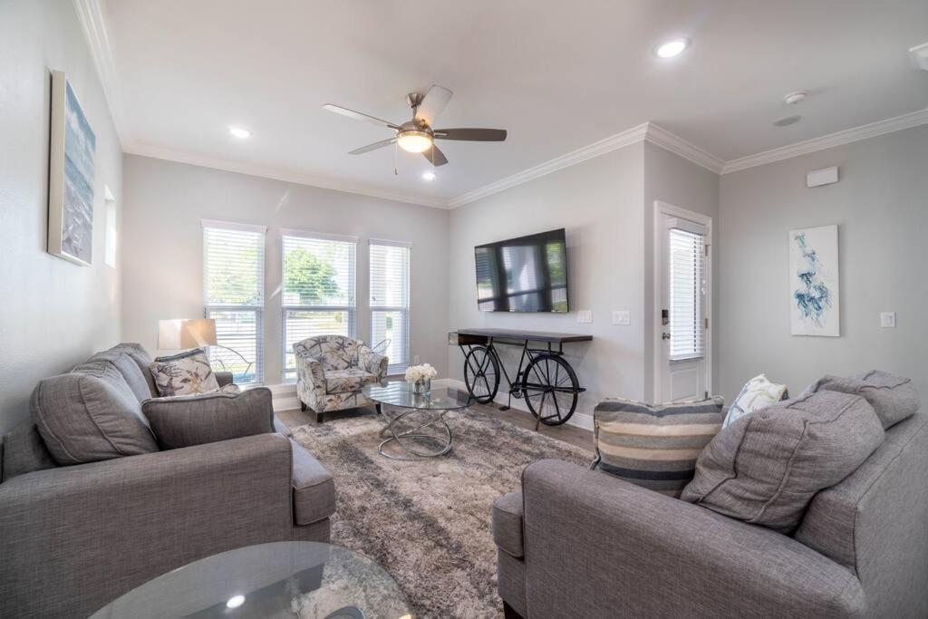 Urban Vista & Flat - Family Friendly, Downtown Pensacola view 5