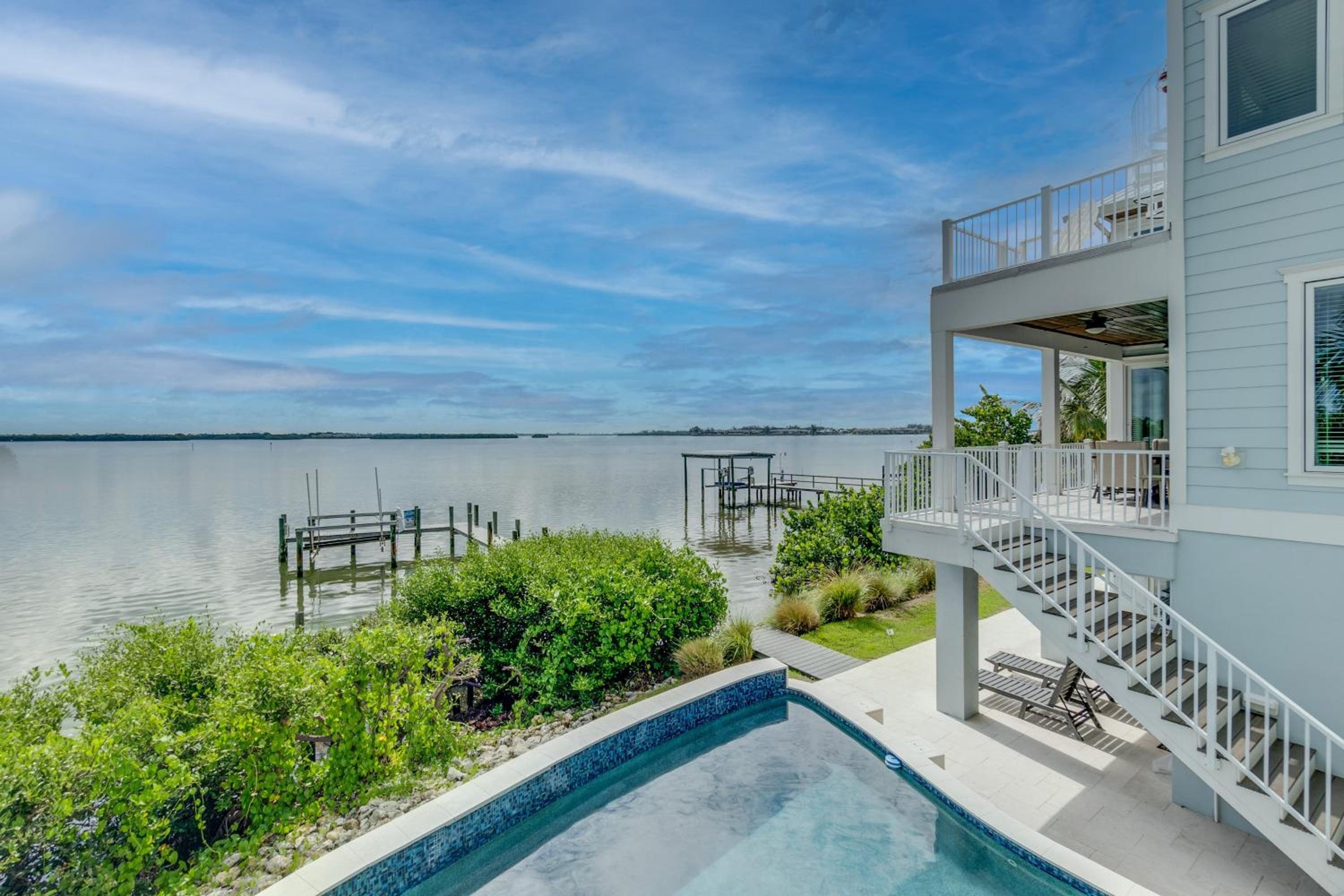 On The Rocks, 8 bed, 8,5 bath, Waterfront home with boat dock and rooftop deck view 3