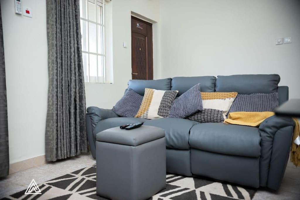 Luxurious 2bed with Wi-Fi, AC and Pergola view 3
