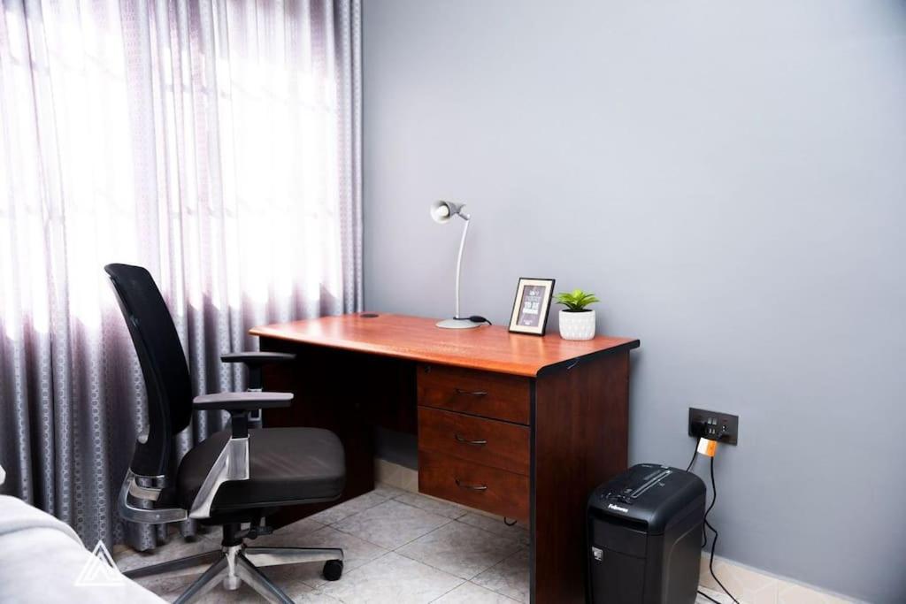 Luxurious 2bed with Wi-Fi, AC and Pergola view 5