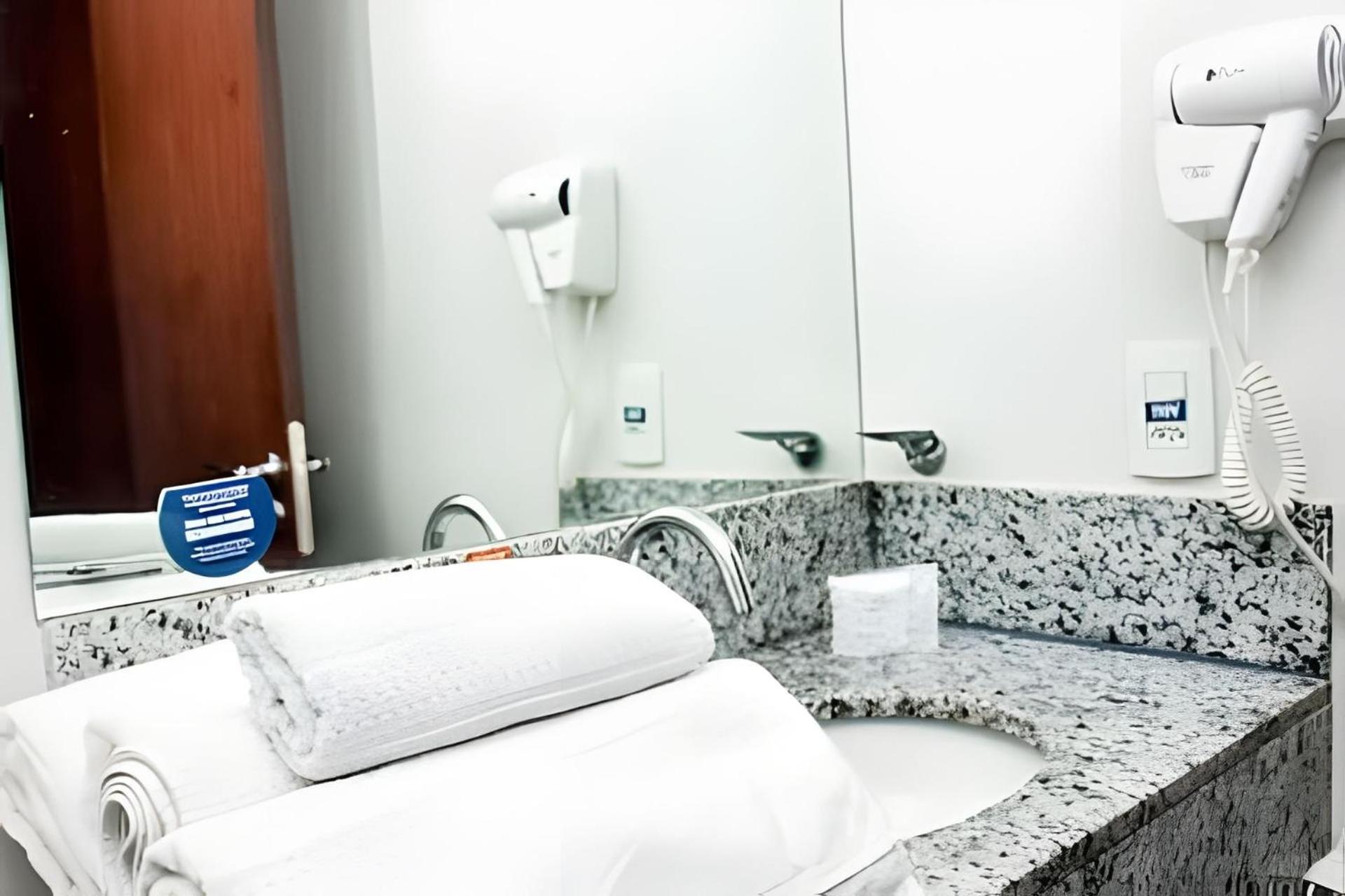 FLAT VPM - Cozinha, Varanda, Ar Cond, Estacionamento, Cama Queen, Vista Incrível, 400mb Wi-fi, TV Smart, Serviços de Streaming, Ducha Forte, Próximo a Barr