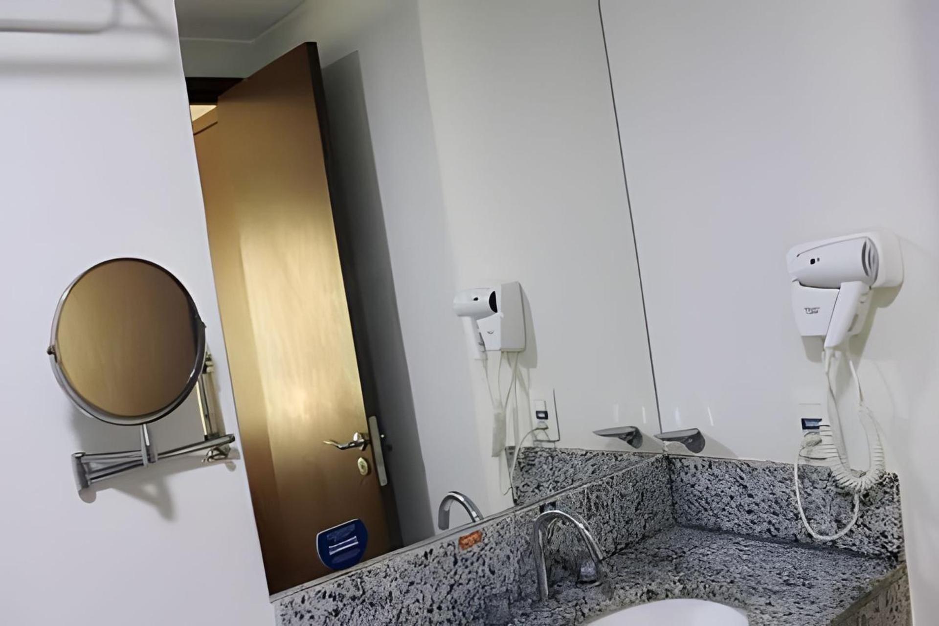 FLAT VPM - Cozinha, Varanda, Ar Cond, Estacionamento, Cama Queen, Vista Incrível, 400mb Wi-fi, TV Smart, Serviços de Streaming, Ducha Forte, Próximo a Barr