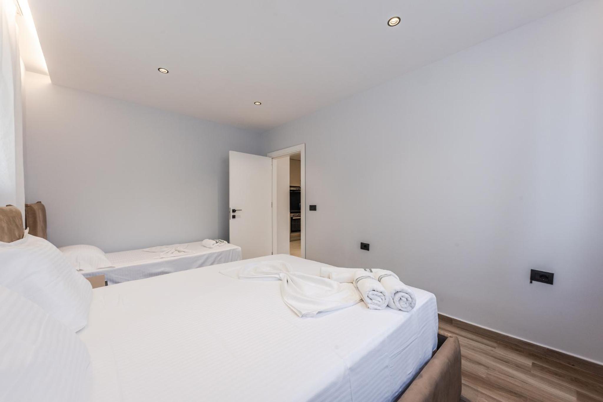 SR Apartments Golem