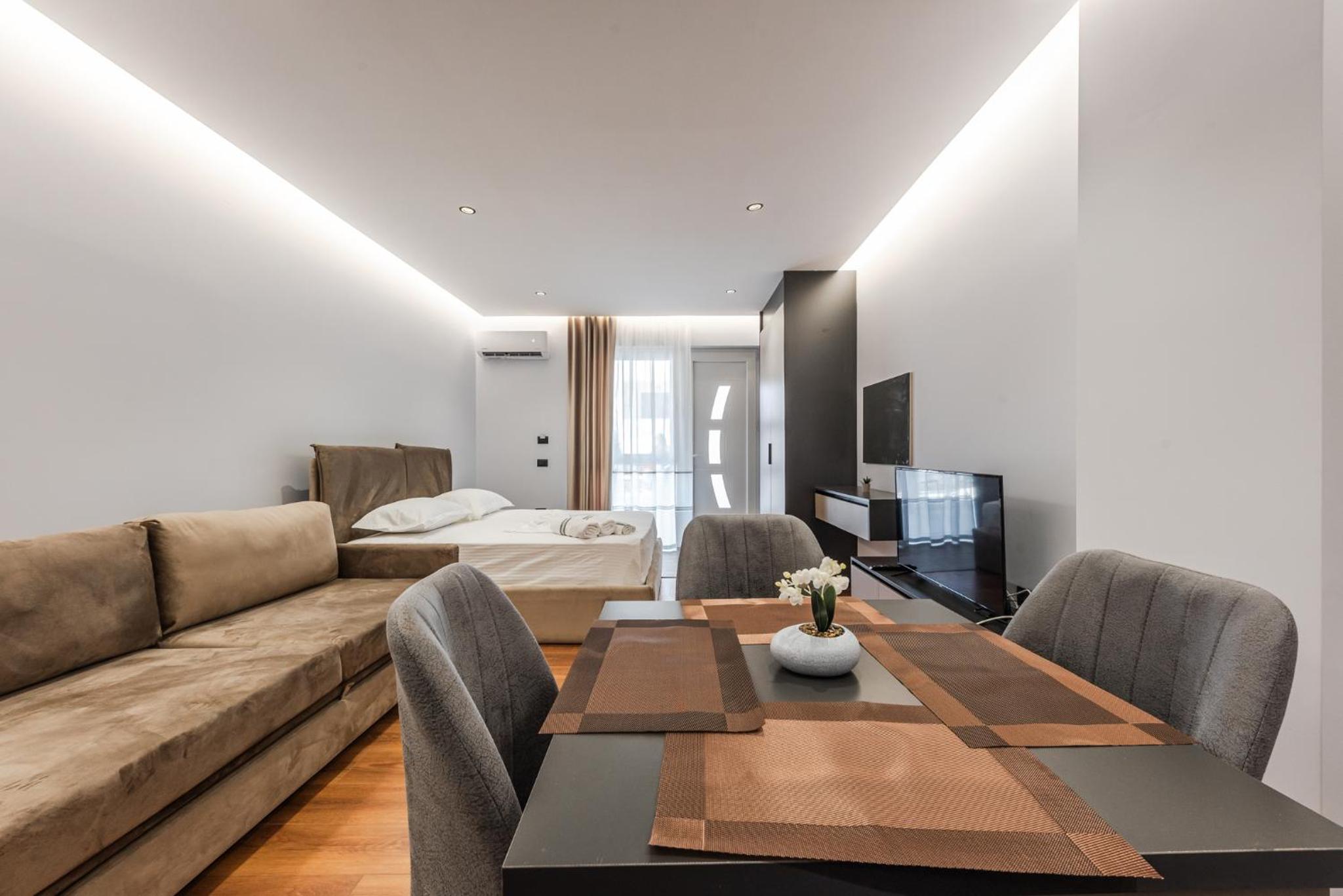 SR Apartments Golem