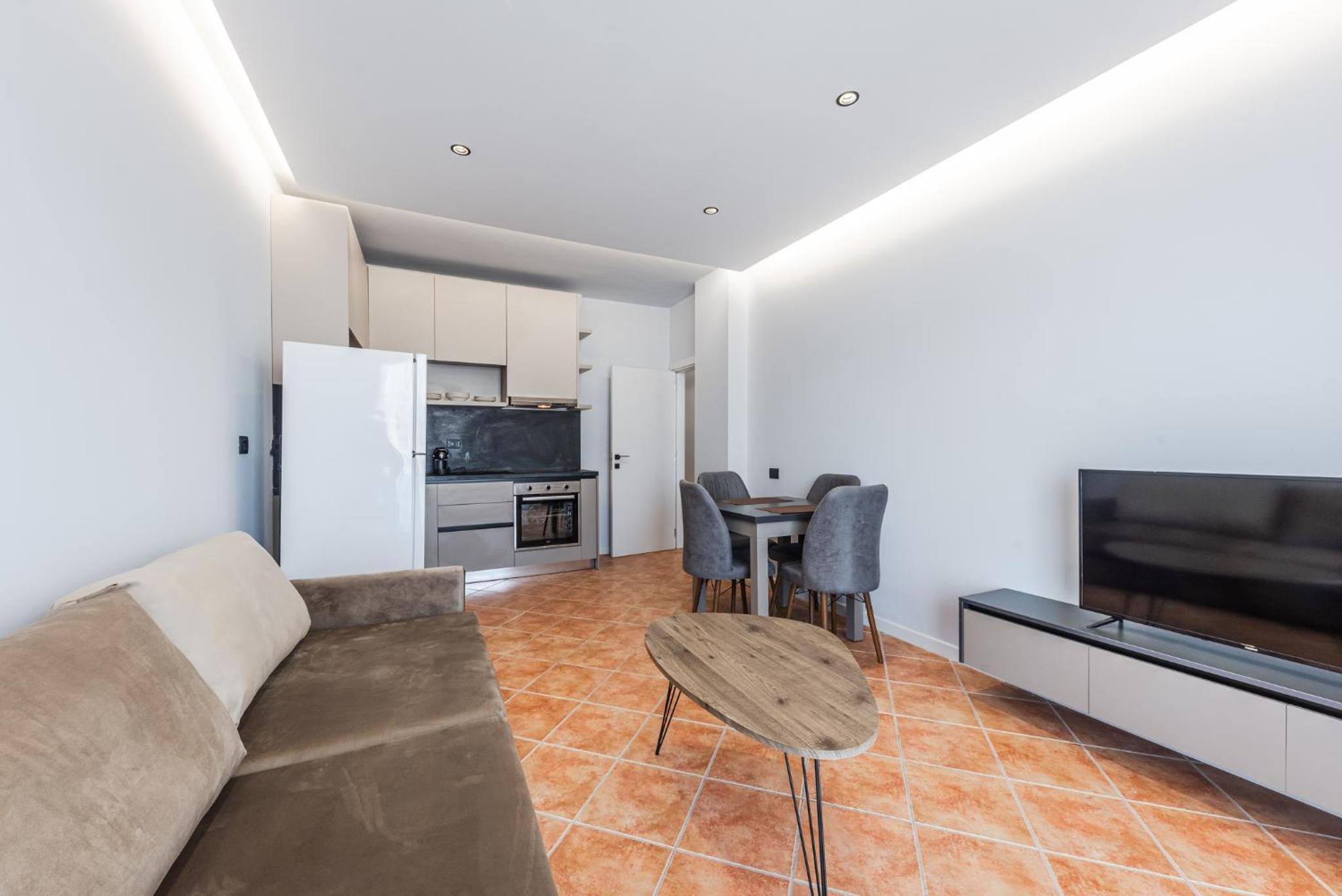 SR Apartments Golem