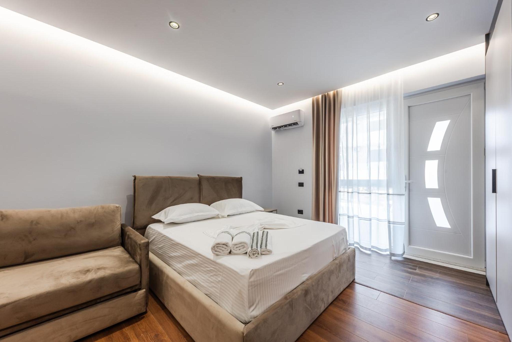SR Apartments Golem