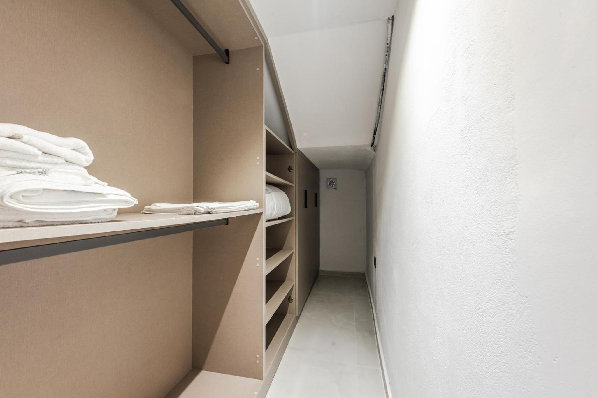 SR Apartments Golem