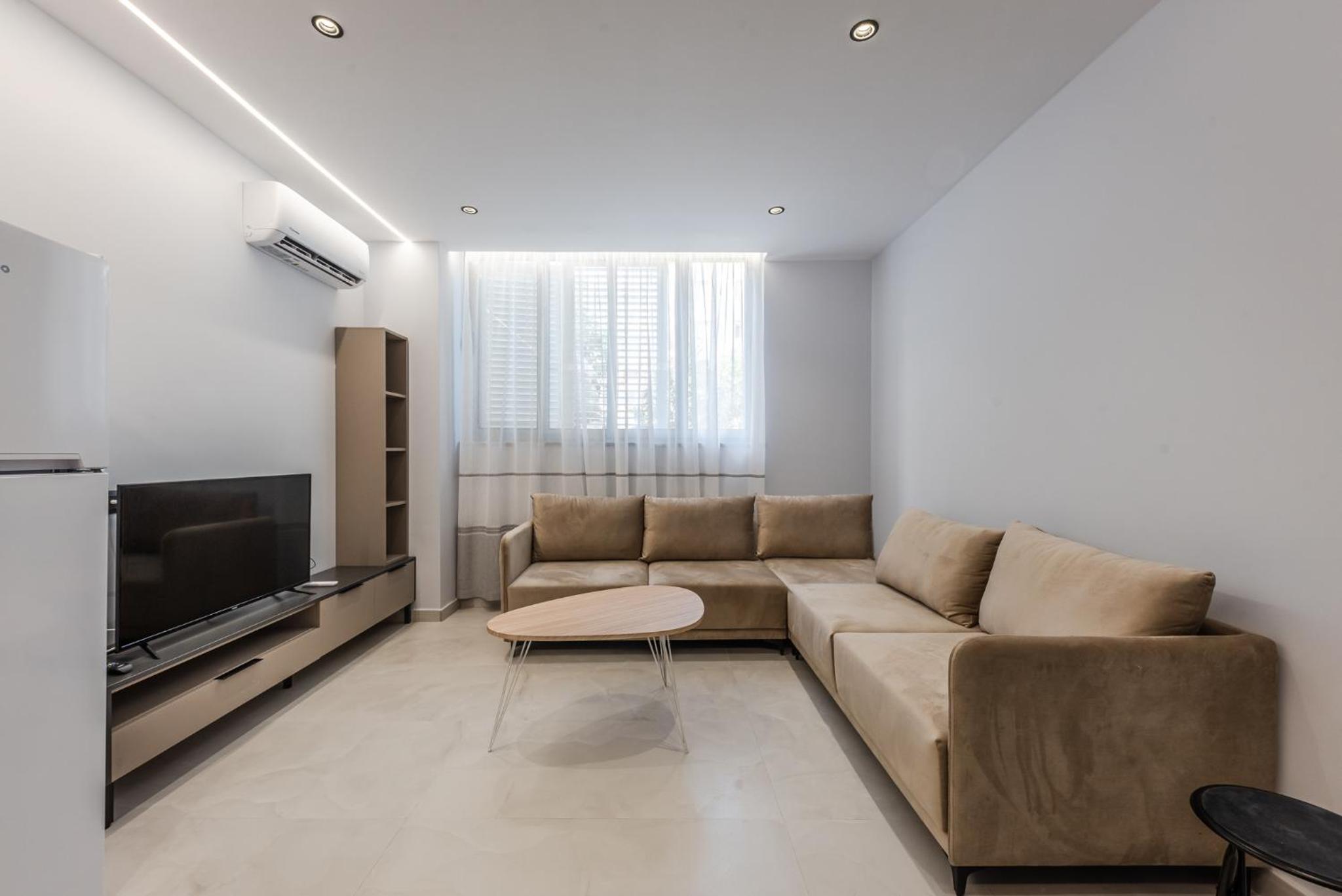 SR Apartments Golem
