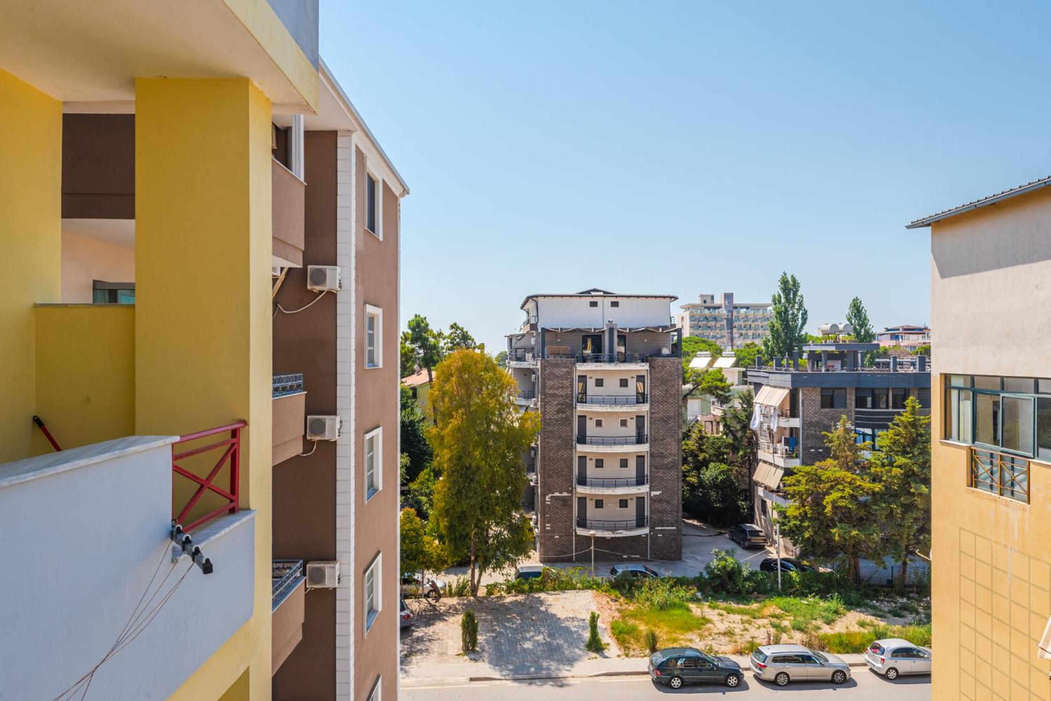 SR Apartments Golem