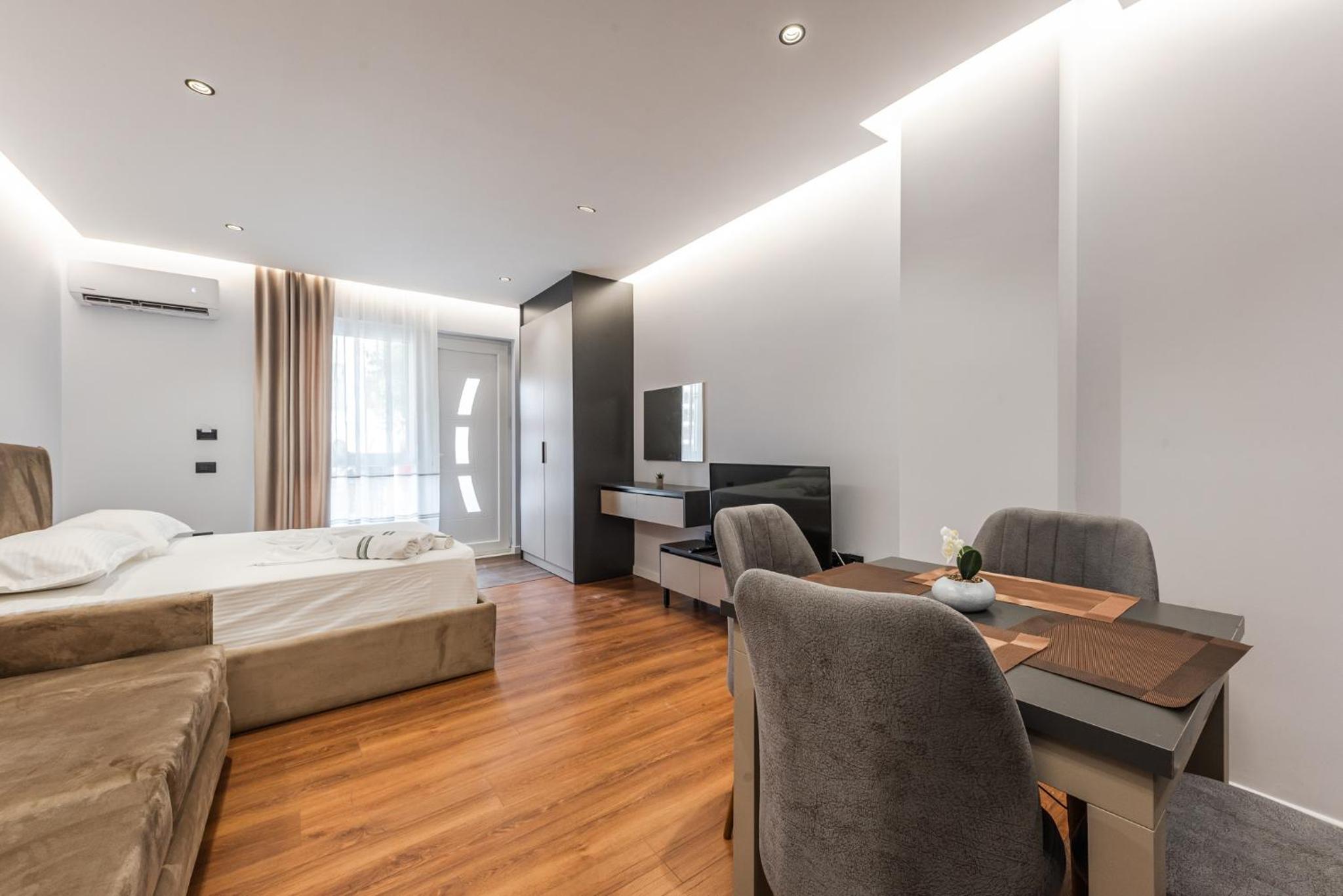 SR Apartments Golem