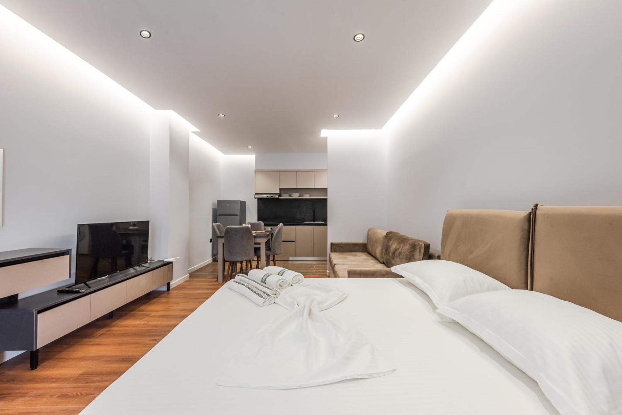 SR Apartments Golem