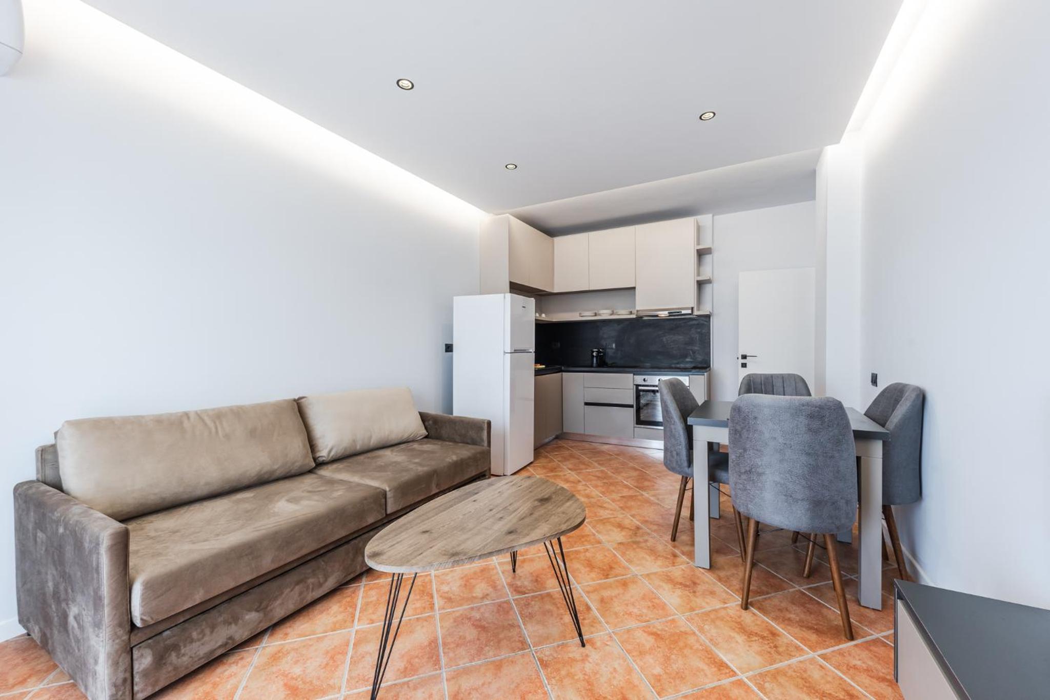 SR Apartments Golem