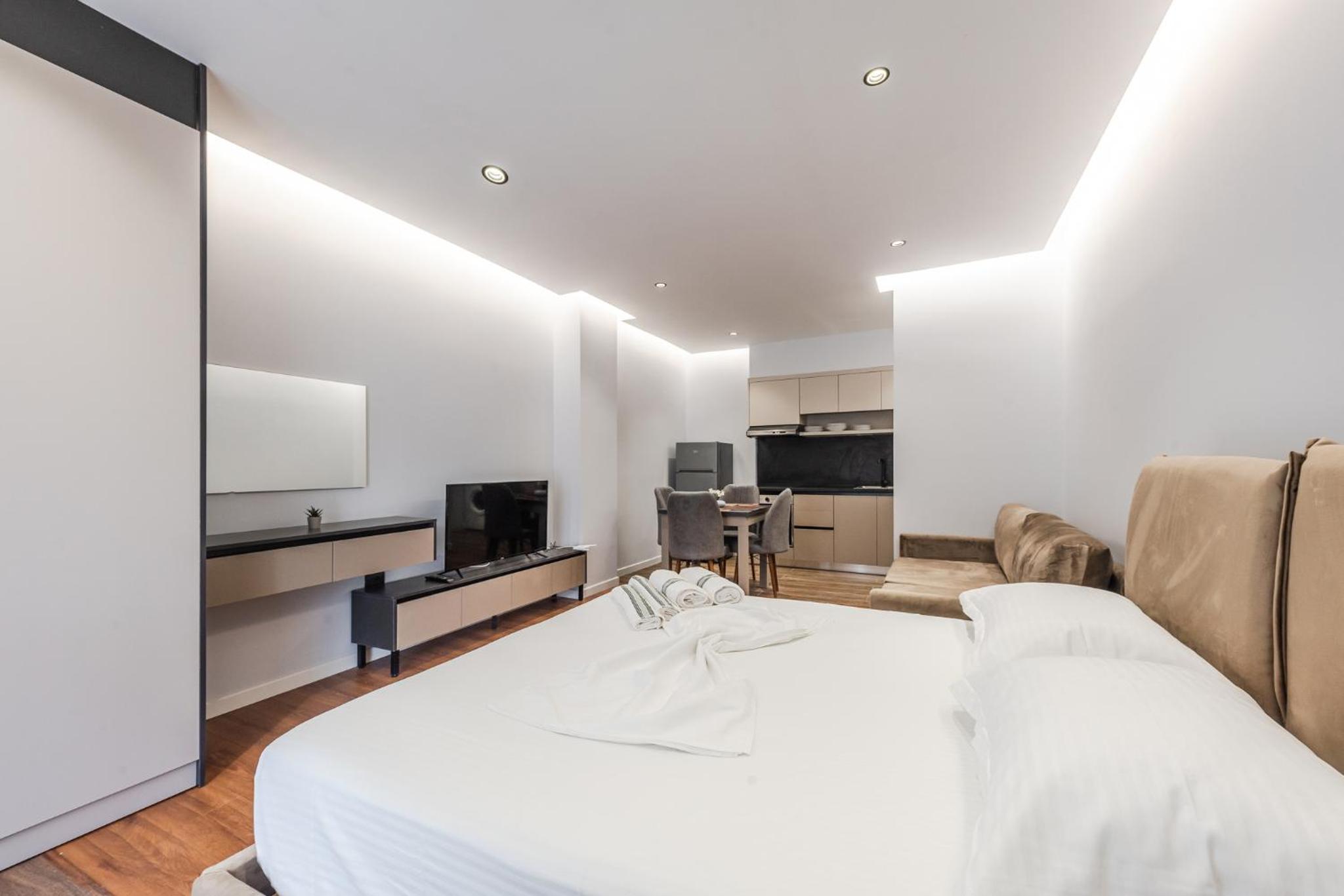 SR Apartments Golem