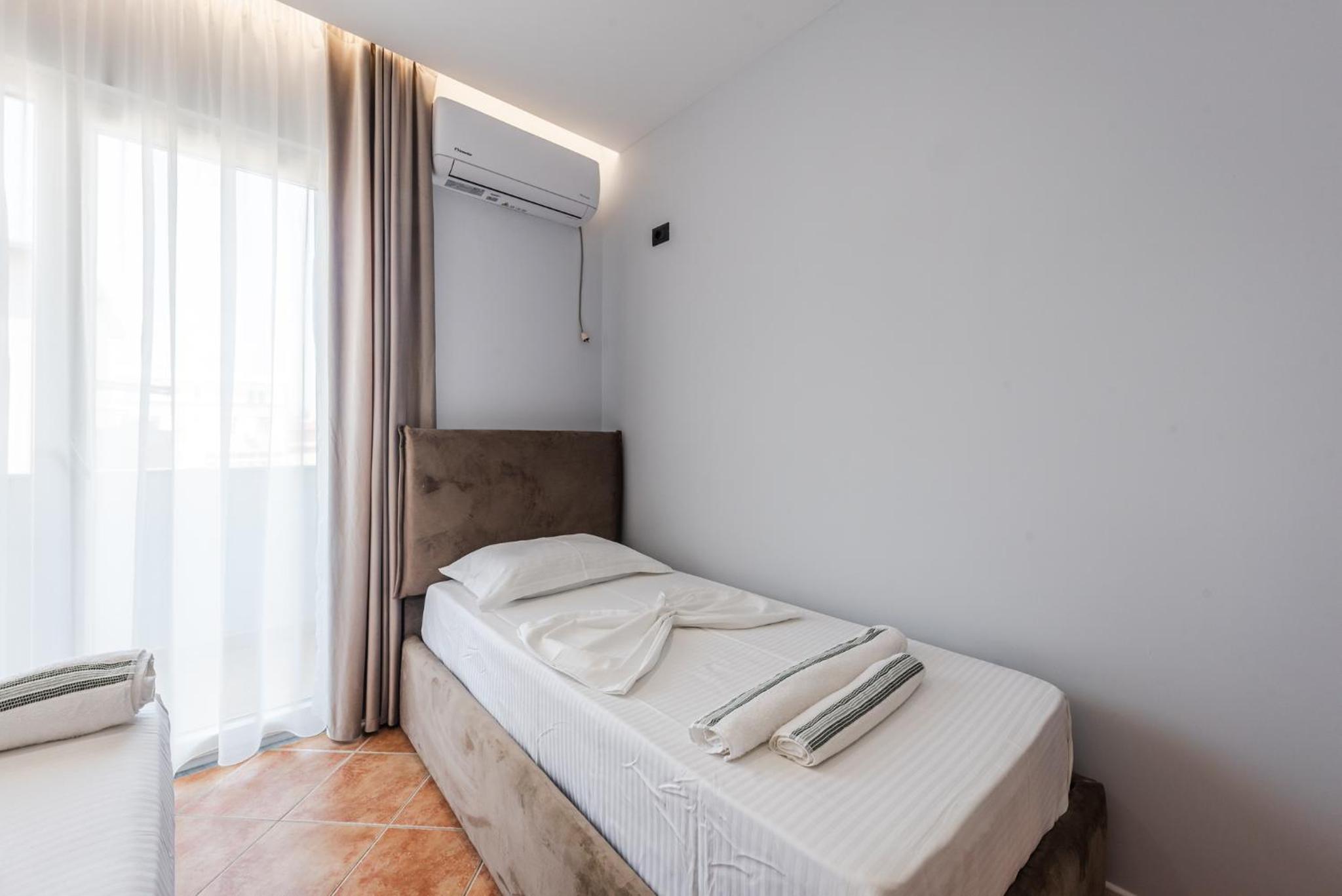SR Apartments Golem