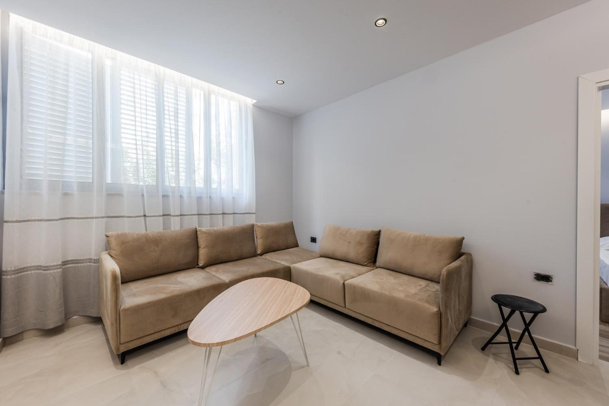SR Apartments Golem