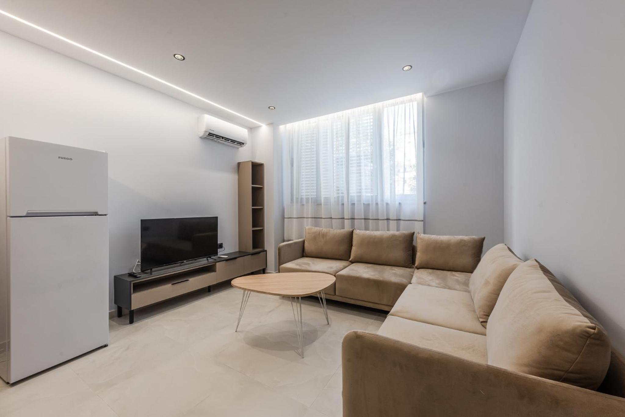 SR Apartments Golem