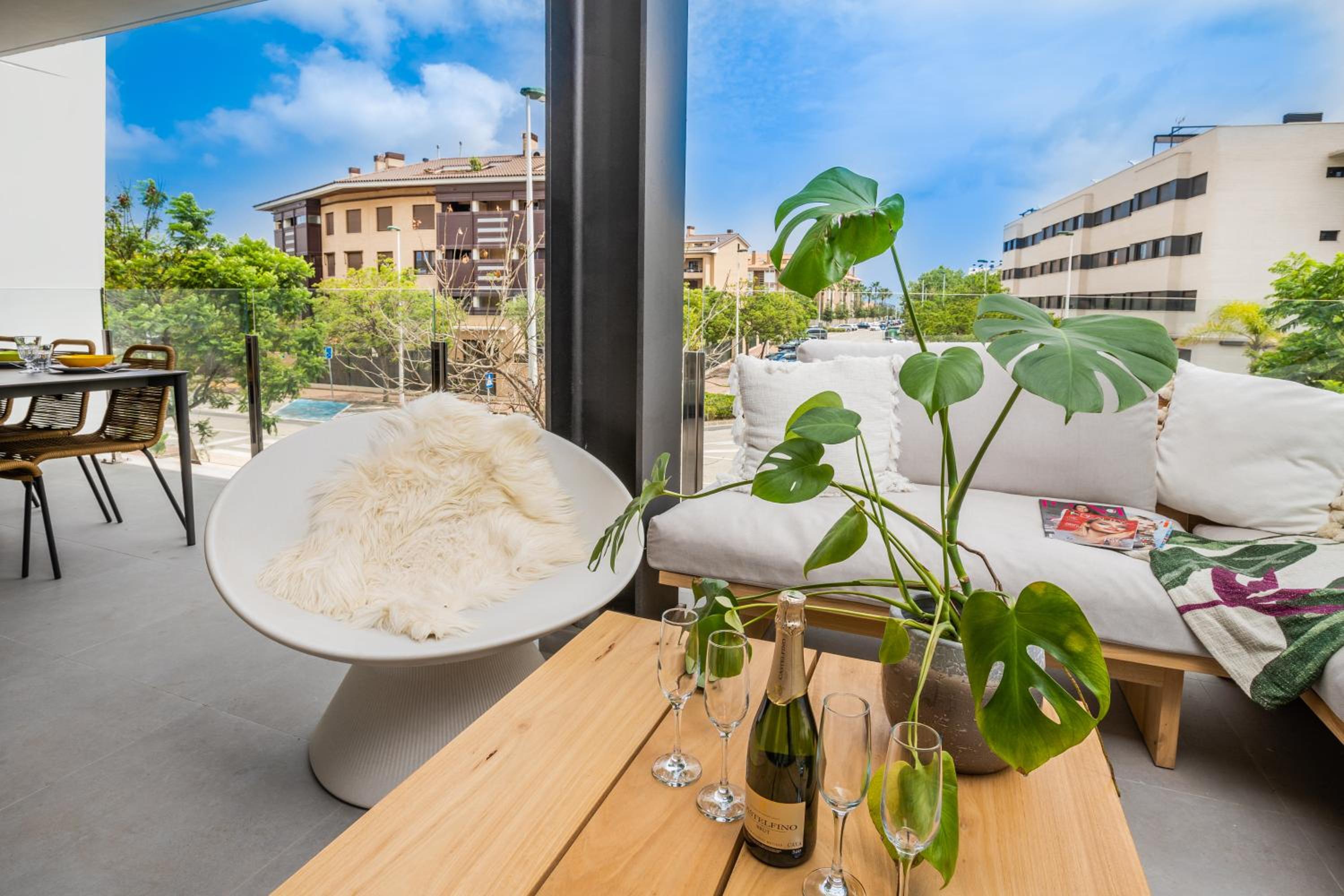 Prime Spanish Holidays - Rennes Arenal Playa Apartments