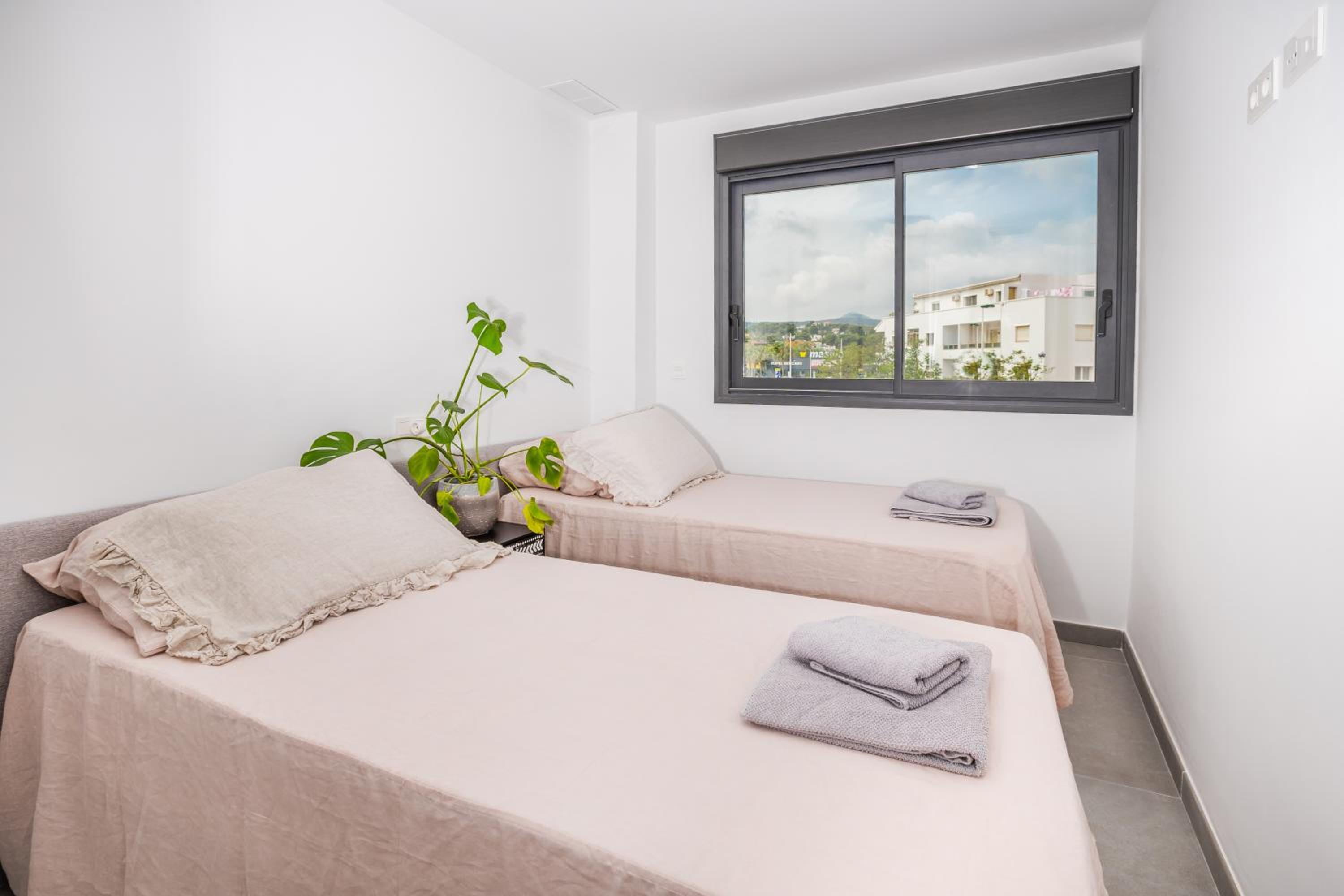 Prime Spanish Holidays - Rennes Arenal Playa Apartments