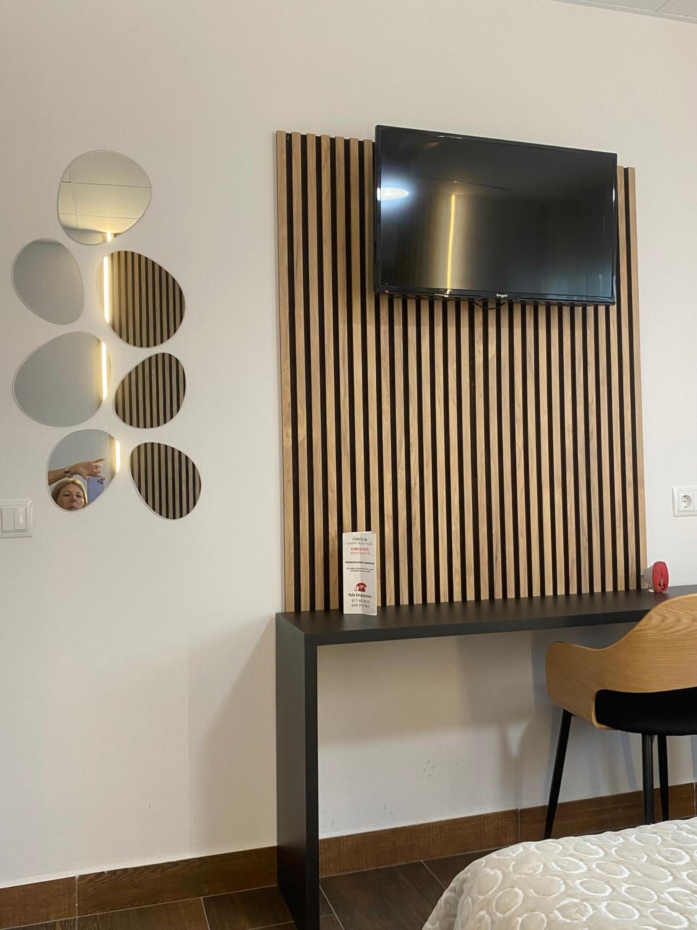ROVIOR Rooms & Café