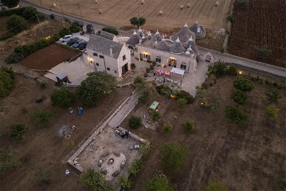 Trulli Nigri Holidays with private swimming pool