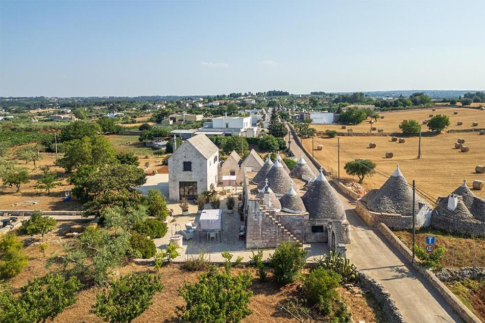 Trulli Nigri Holidays with private swimming pool