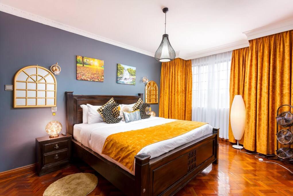 Luxurious king-bed with hot water view 3