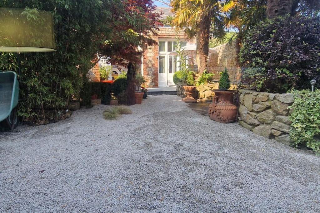 Hideaway Garden Paradise