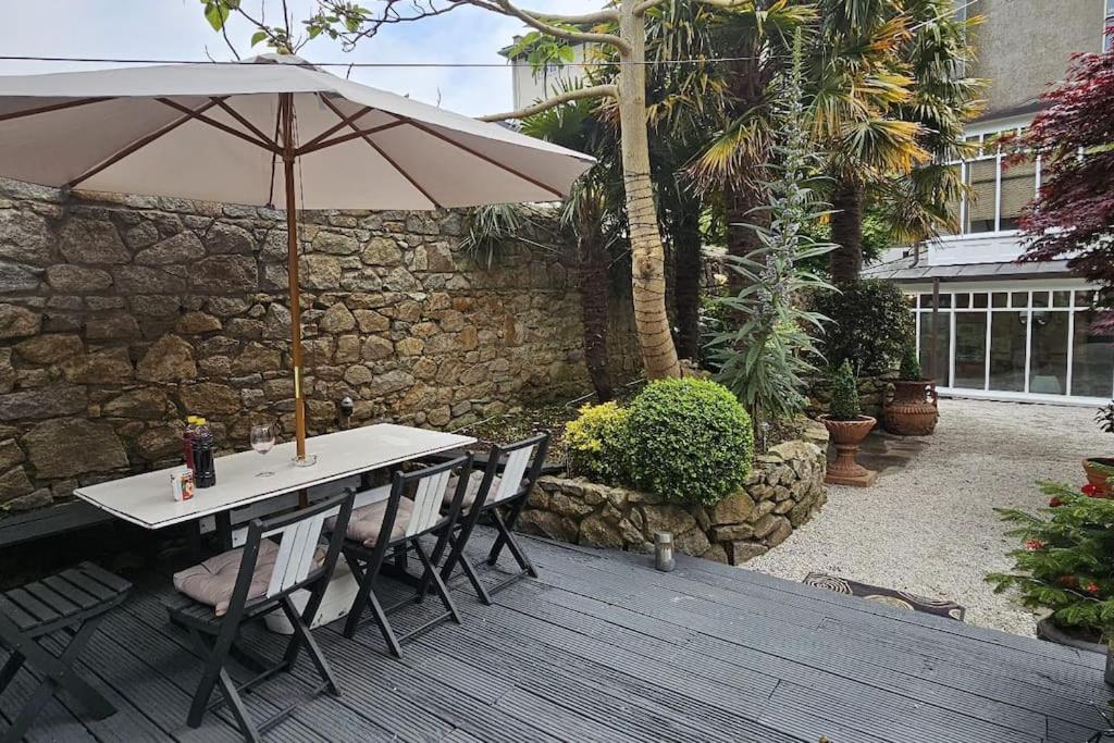 Hideaway Garden Paradise