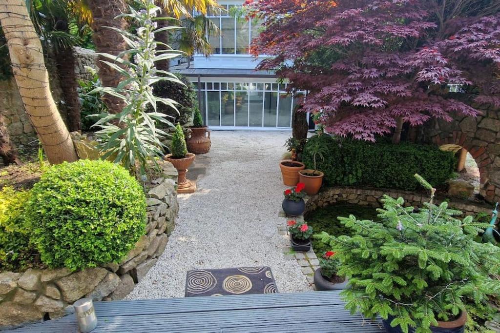 Hideaway Garden Paradise