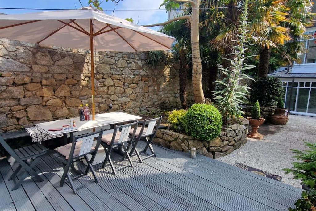 Hideaway Garden Paradise