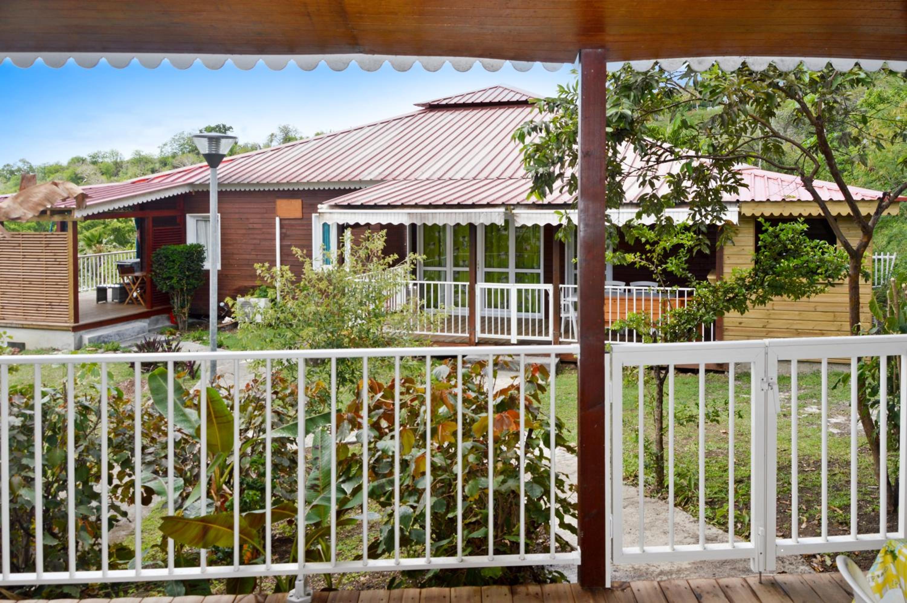 Bungalow confortable avec vue mer à Bouillante