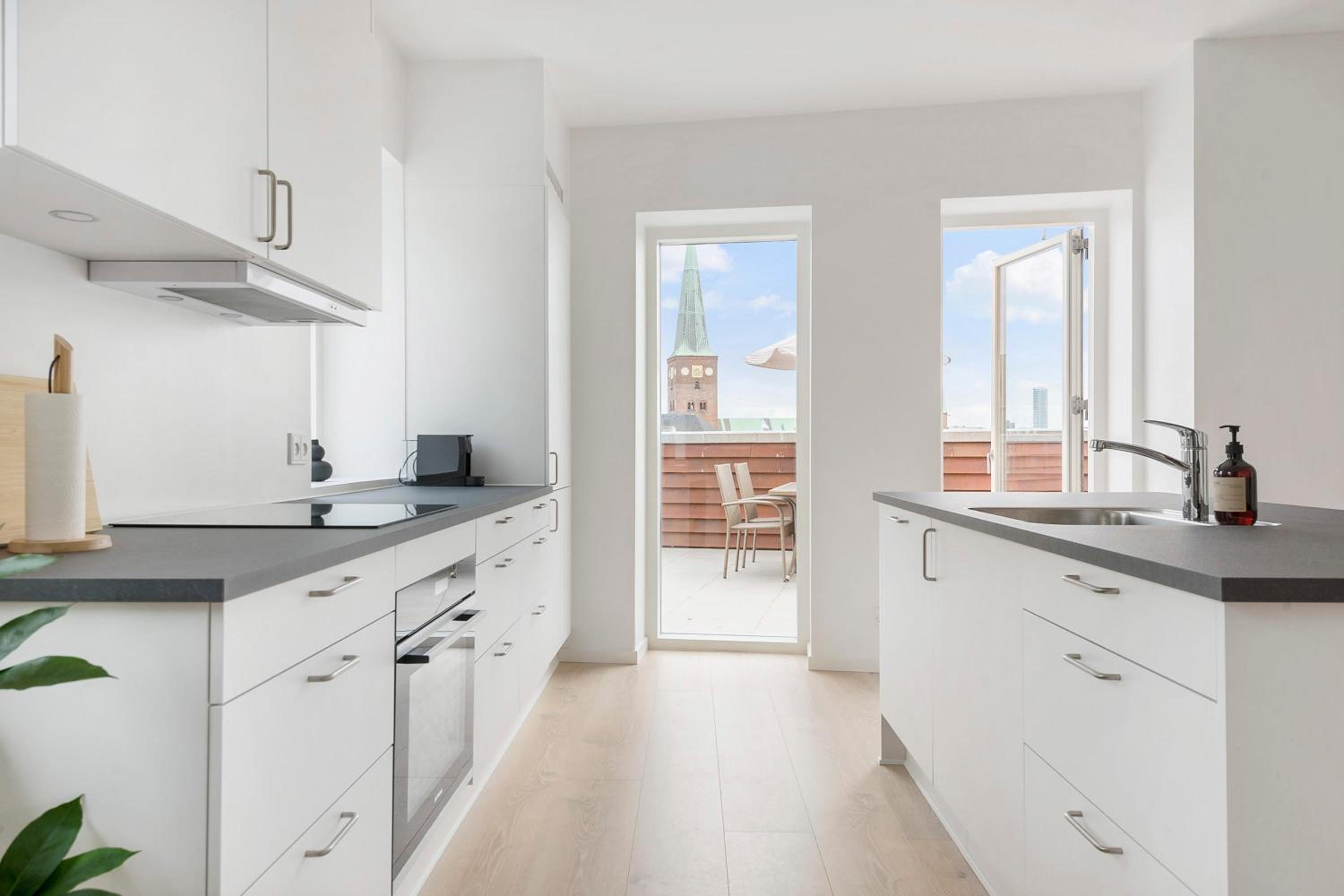 Grand Penthouse Suite With Private Rooftop Terrace