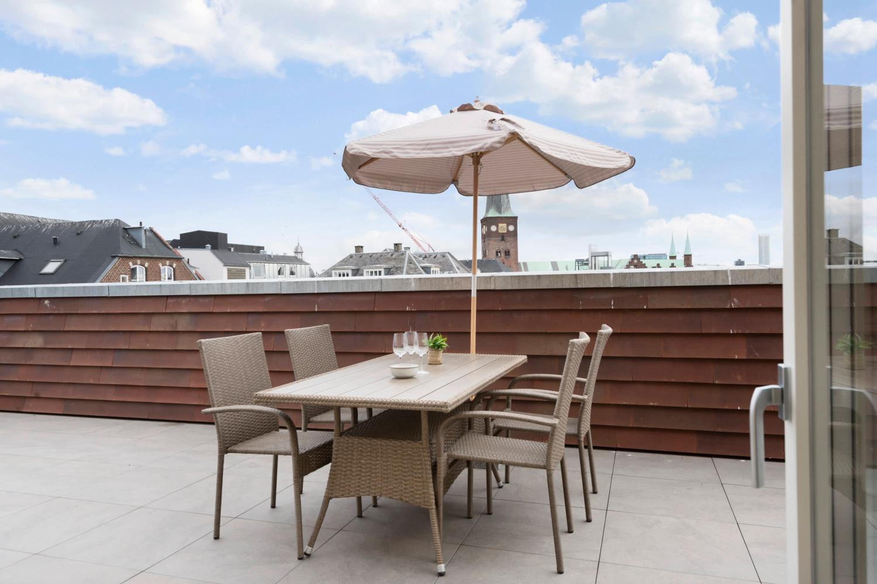 Grand Penthouse Suite With Private Rooftop Terrace