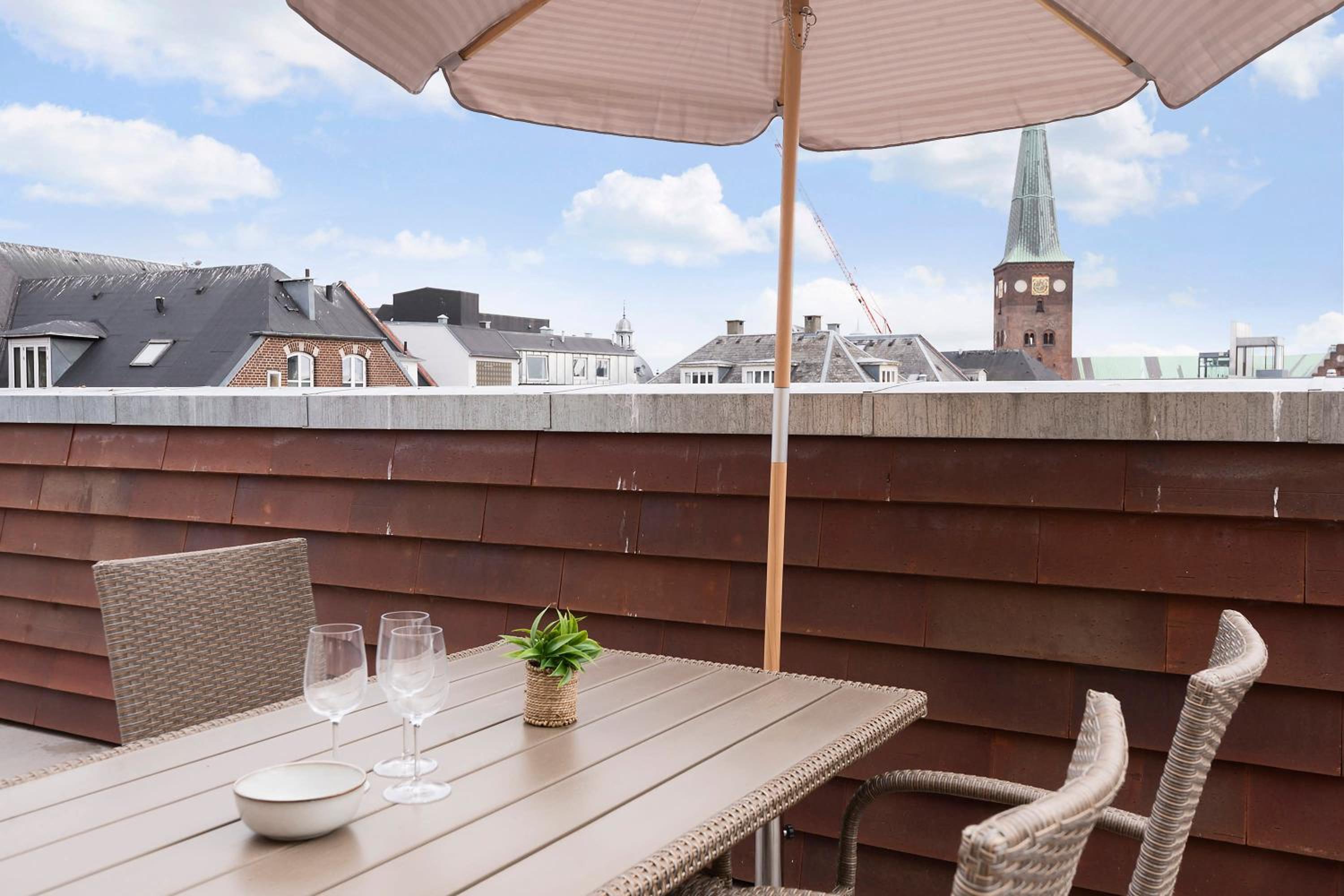 Grand Penthouse Suite With Private Rooftop Terrace