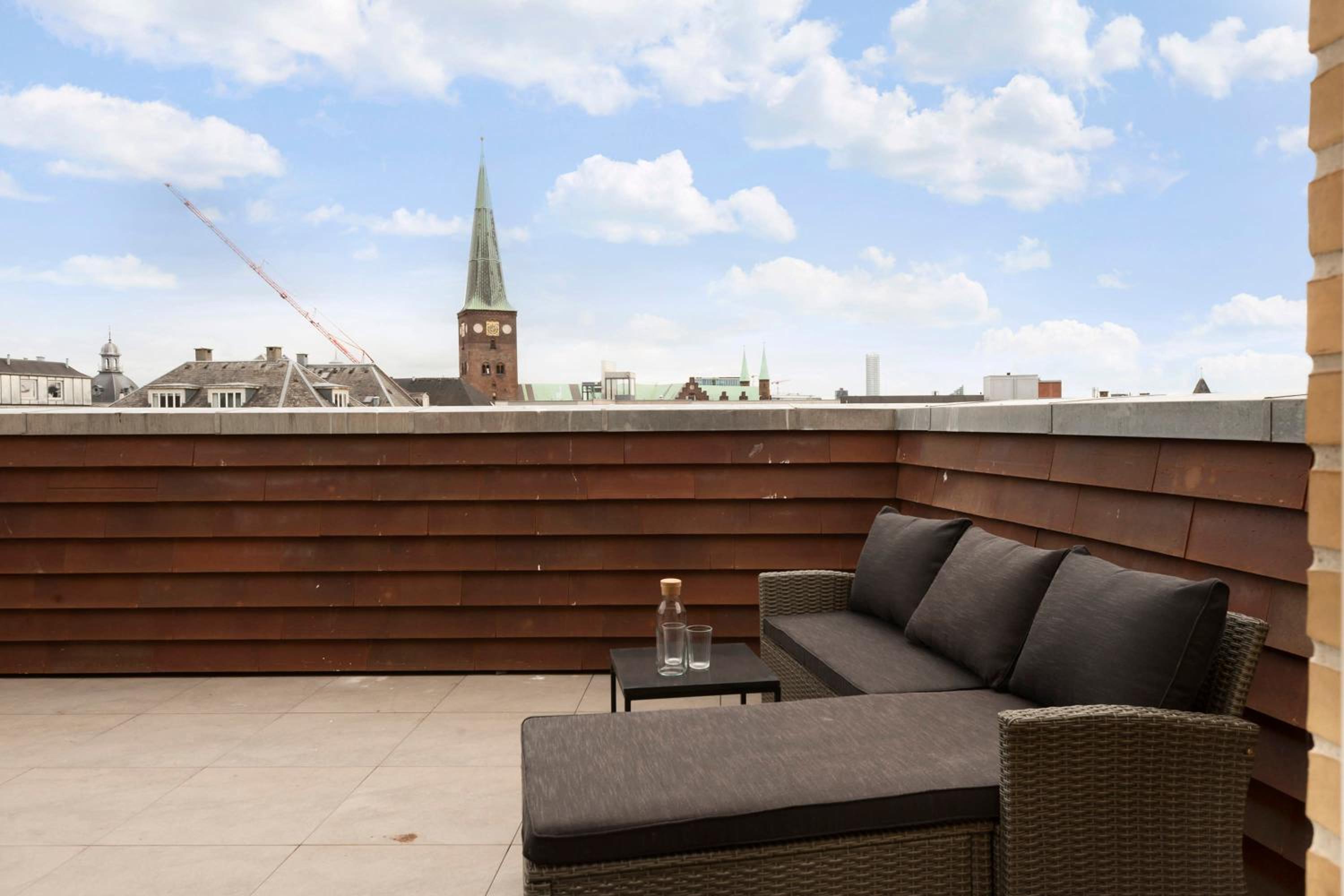 Grand Penthouse Suite With Private Rooftop Terrace