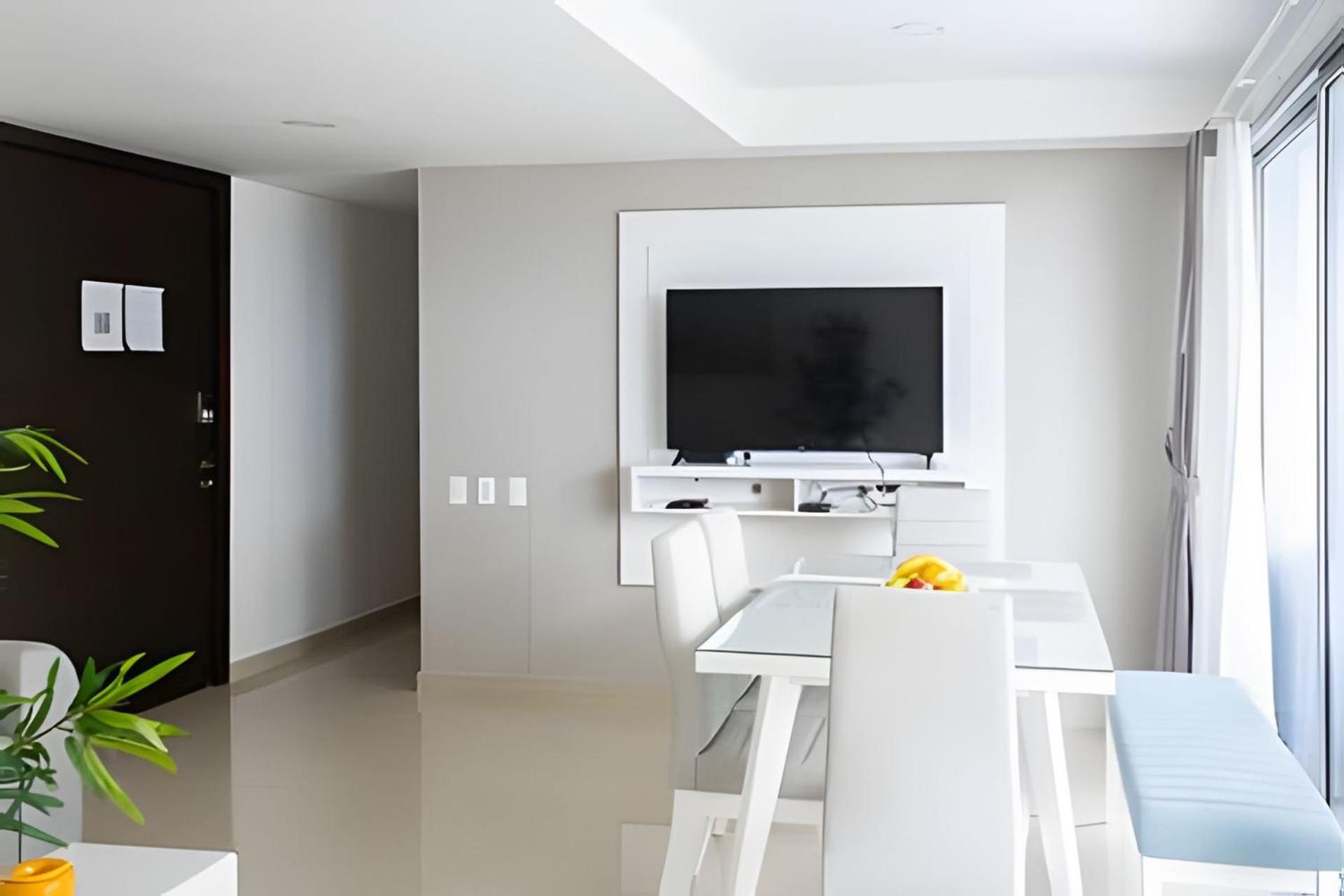 Morros 2 Bedroom Apartment. Beach access