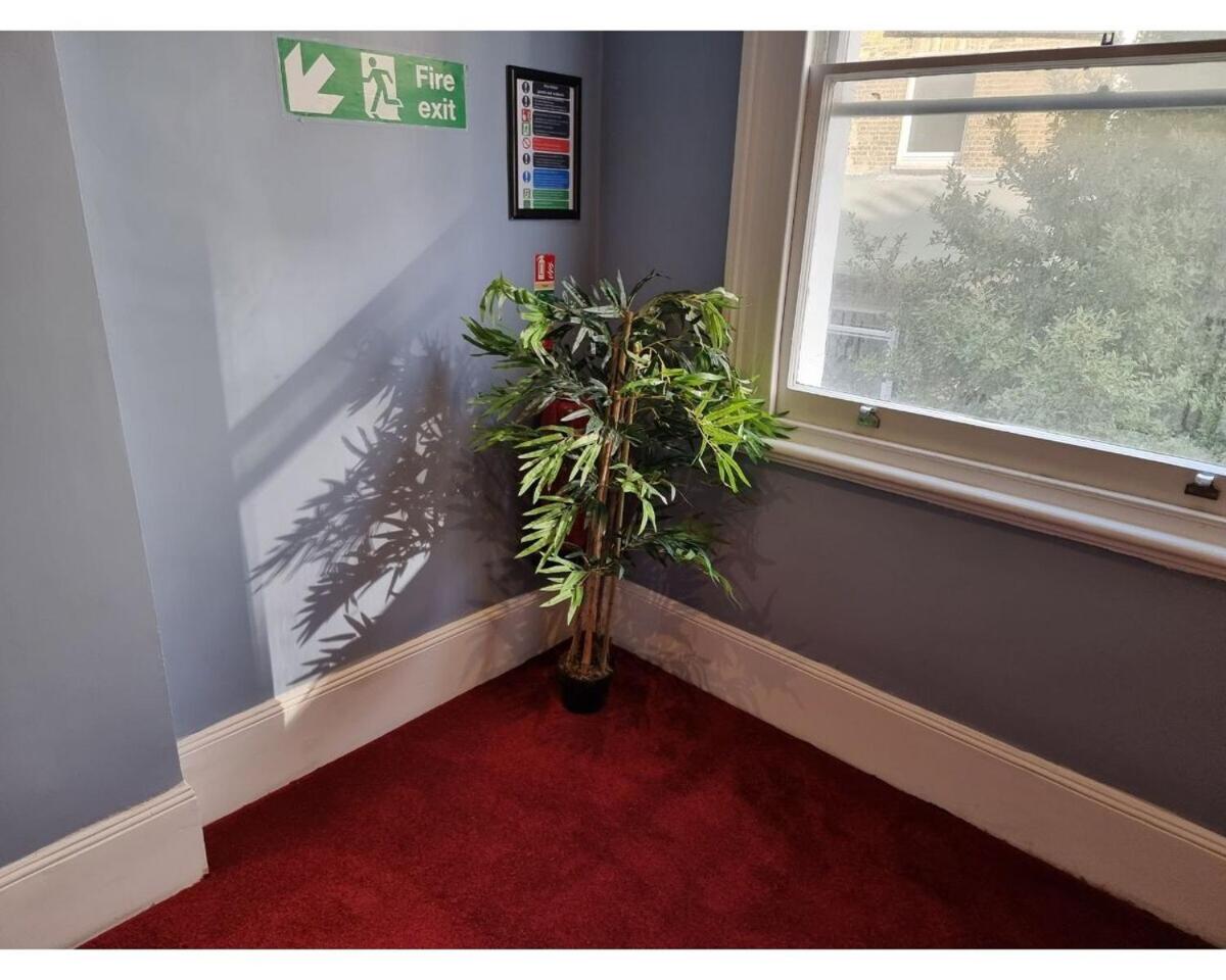 Stunning Studio For 2 Near Hyde-F303