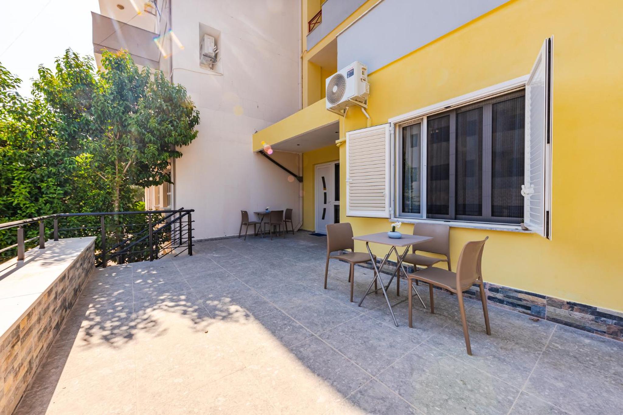SR Apartments Golem