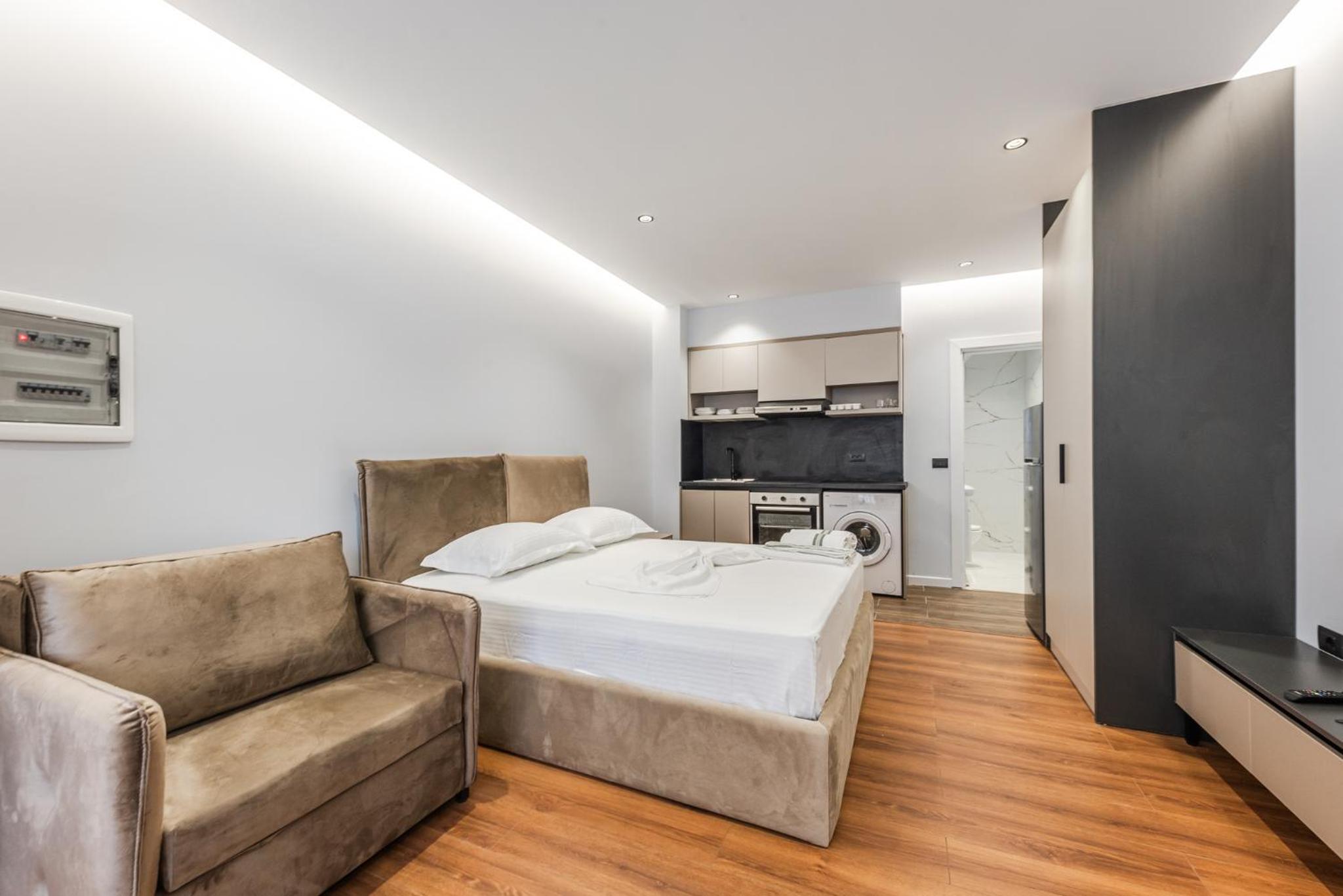 SR Apartments Golem