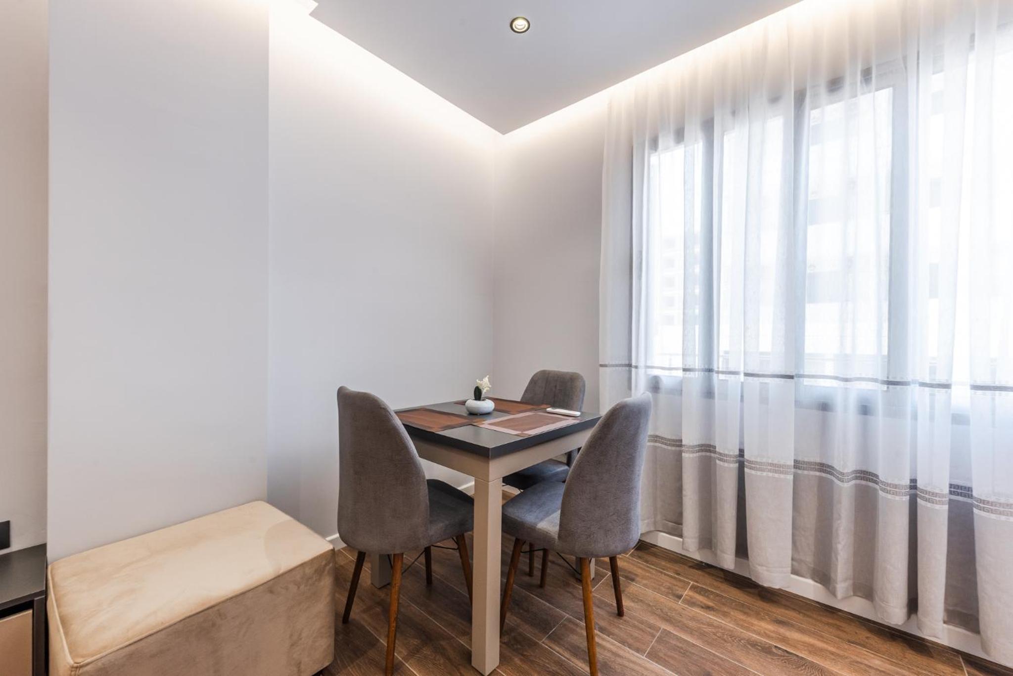 SR Apartments Golem