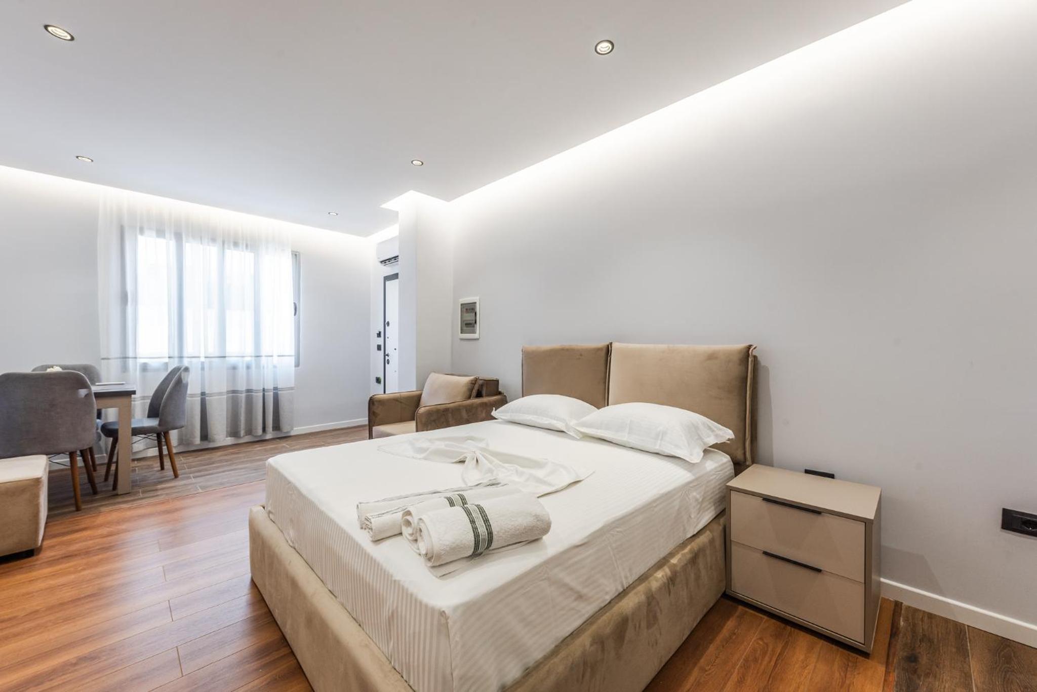 SR Apartments Golem