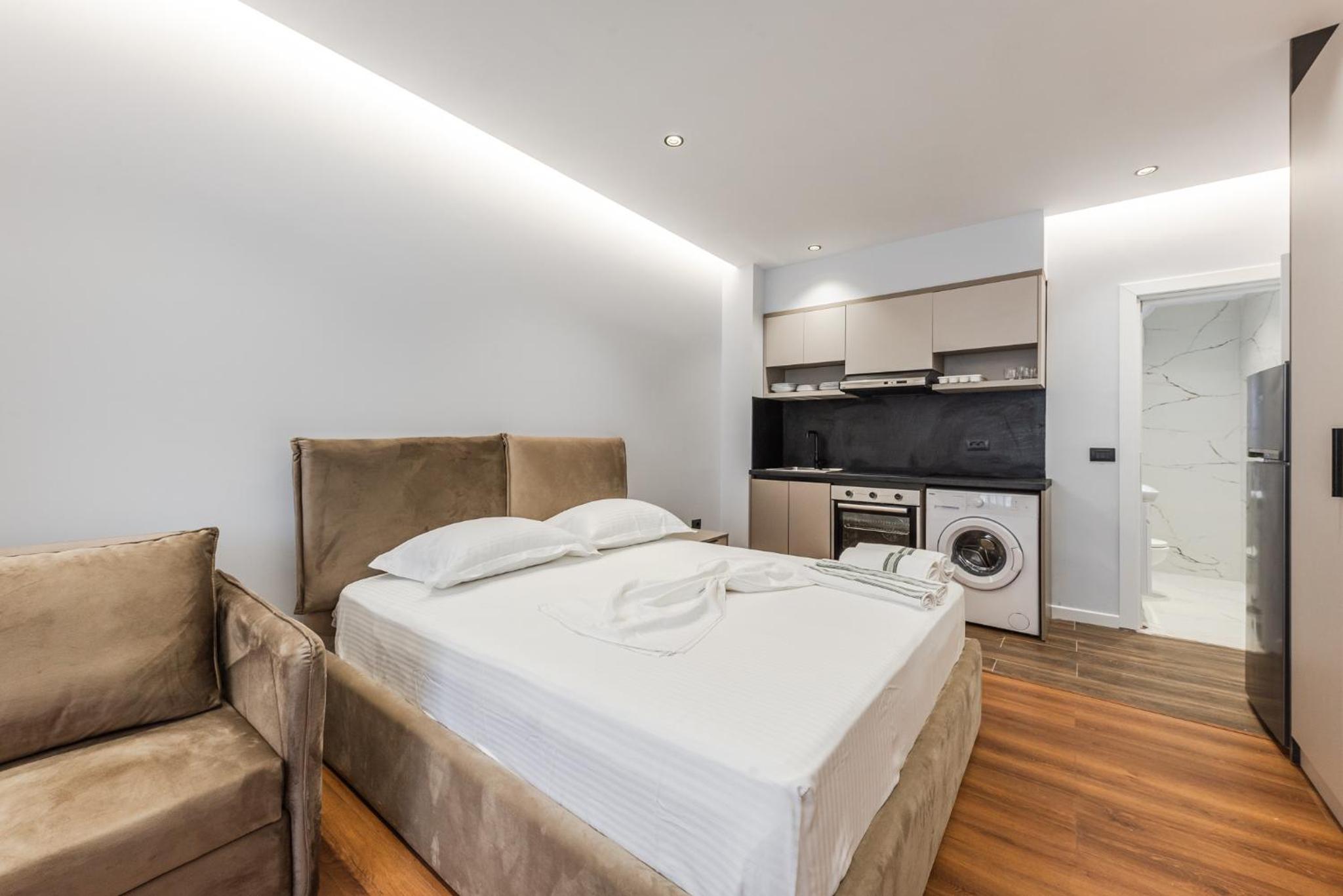 SR Apartments Golem