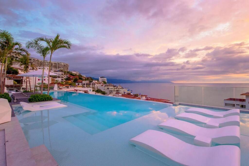DTerrace Luxe 2bd 2ba Romantic Zone Los Muertos Beach and Pier