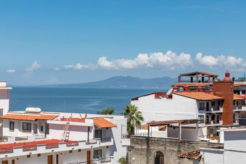 DTerrace Luxe 2bd 2ba Romantic Zone Los Muertos Beach and Pier